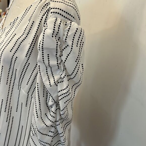 Cabi long sleeve white blouse with black heart line design Size L EUC - Picture 3 of 9